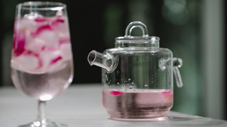 Do you put baking soda in roses?