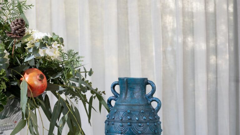 What are the best pots for roses?